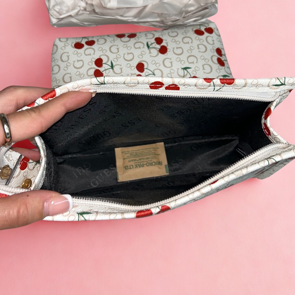 NWT GUESS | 2-Piece Cherry Print Makeup & Brush Bag Set - Picture 9 of 10